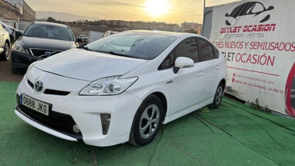 TOYOTA Prius III 1.8 VVT-i Auto 16V 99 cv Transmisión automática - Imagen 2