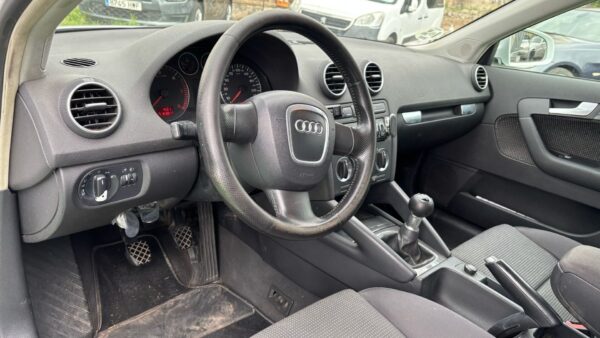 AUDI A3 (8P1) 2.0 TDi 16V 140cv - Imagen 7