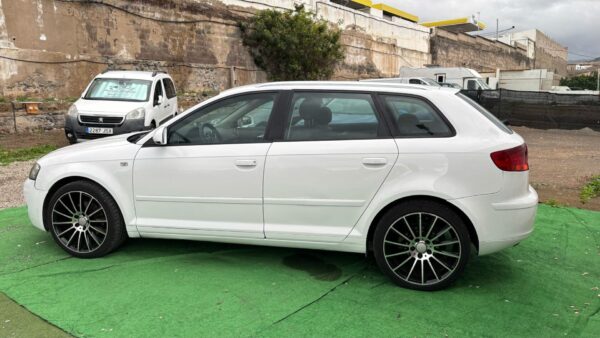 AUDI A3 (8P1) 2.0 TDi 16V 140cv - Imagen 4