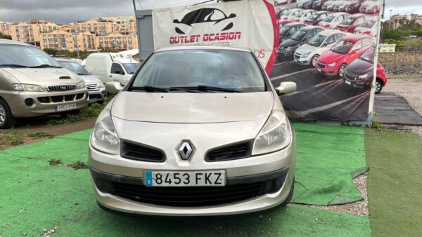 RENAULT Clio III 5 puertas 1.4 i 16V 98cv