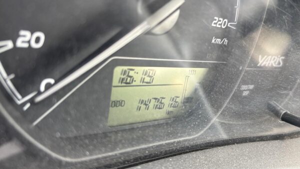 TOYOTA Yaris 1.5 VVTi 110 16V 111 cv - Imagen 8