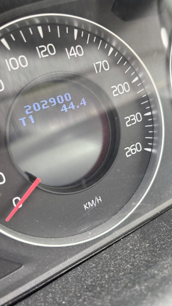 VOLVO XC60 AWD 2.4 TDi AWD SUV Geartronic-6 163 - Imagen 8