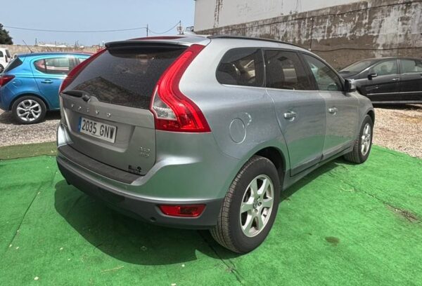 VOLVO XC60 AWD 2.4 TDi AWD SUV Geartronic-6 163 - Imagen 6