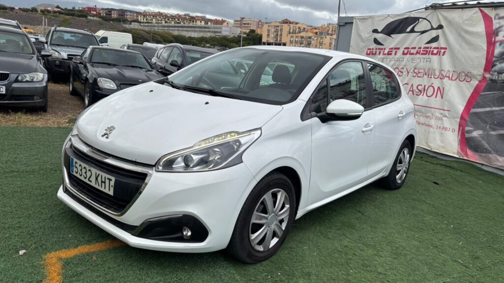 PEUGEOT 208