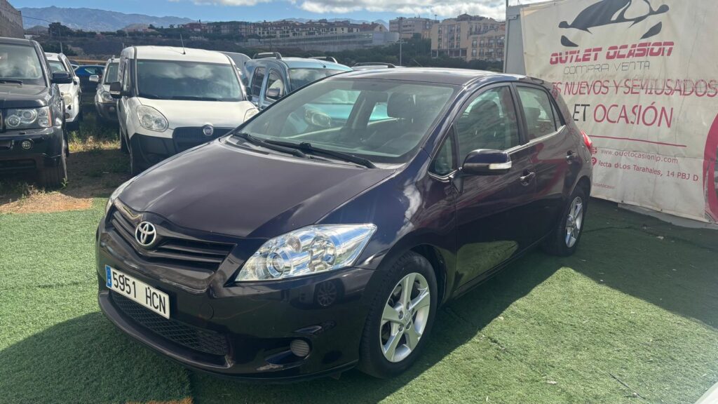TOYOTA AURIS